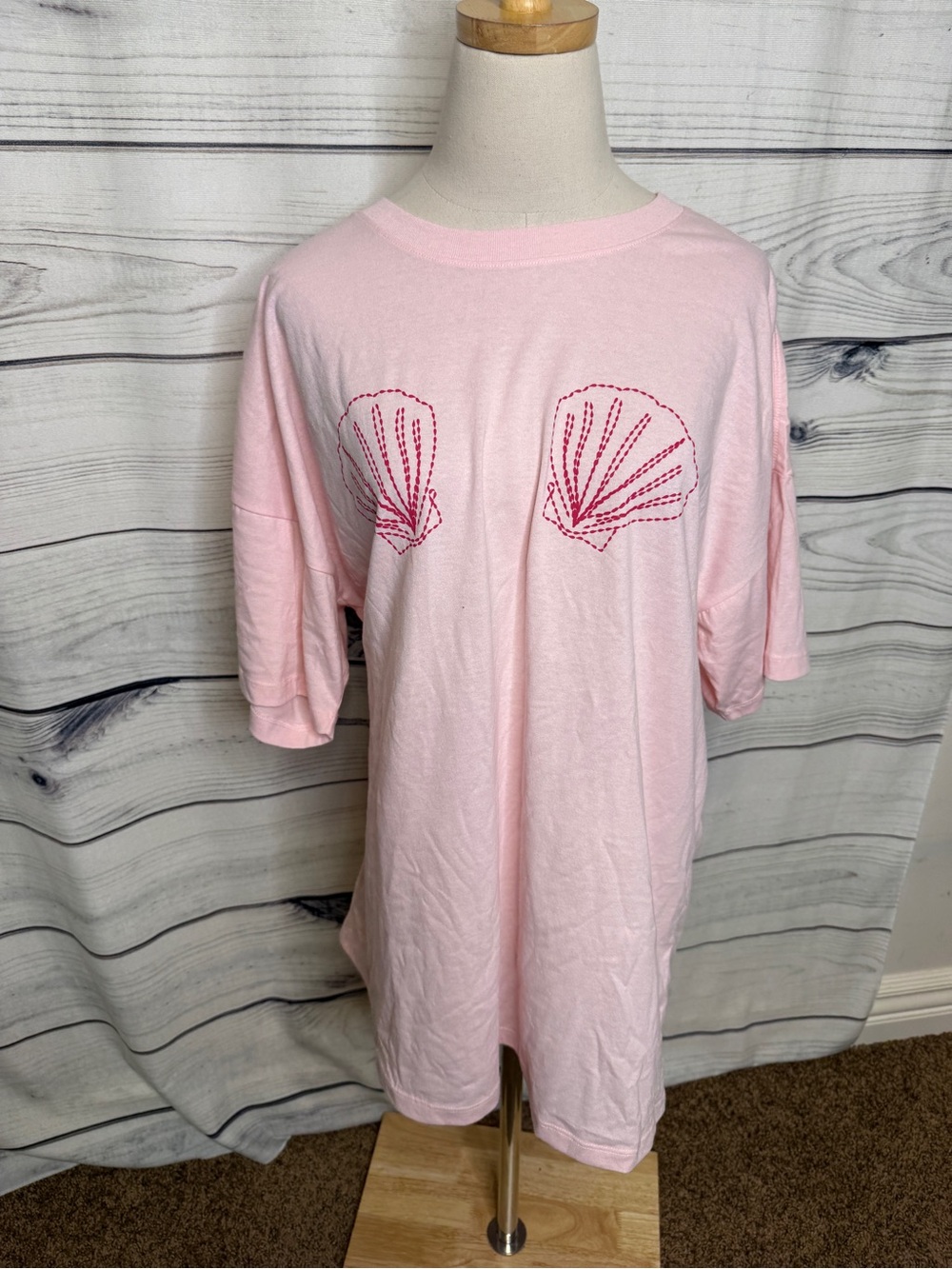 Pink Short Sleeve Tee with Shell Embroidery